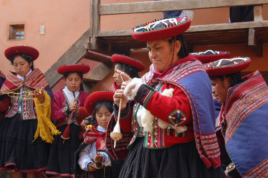 weaving-in-peru-explorationvacation-2006-01-01_09_30_13