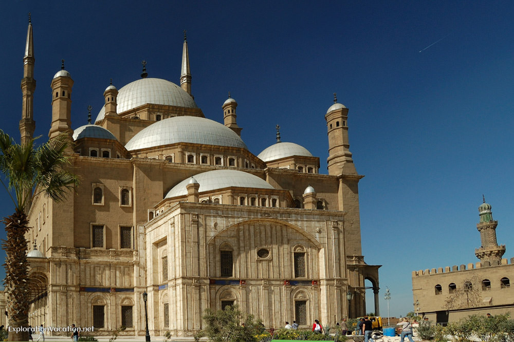 mosque with multiple domes and minarets
