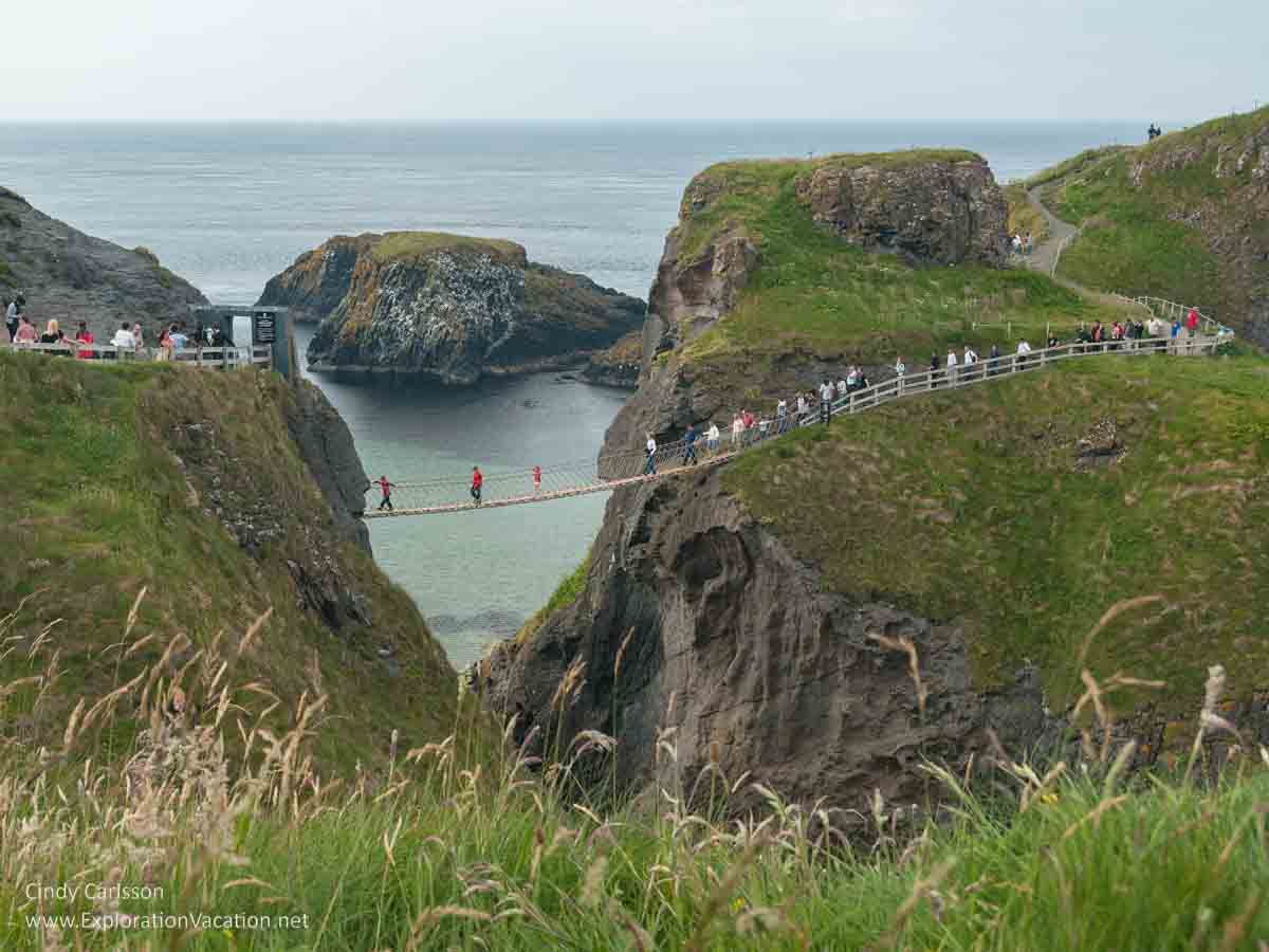 photo of the Carrick-a-Rede bridge in Northern Ireland © Cindy Carlsson - ExplorationVacation.net