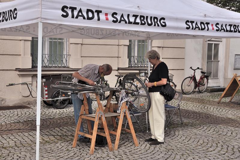 bike repair stand