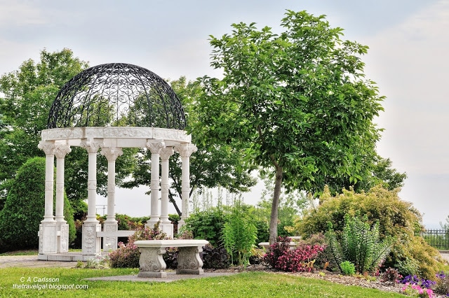 photo of a pergola and gardens in Leif Ericson Park along the Lake Walk in Duluth Minnesota © Cindy Carlsson at ExplorationVacation.net