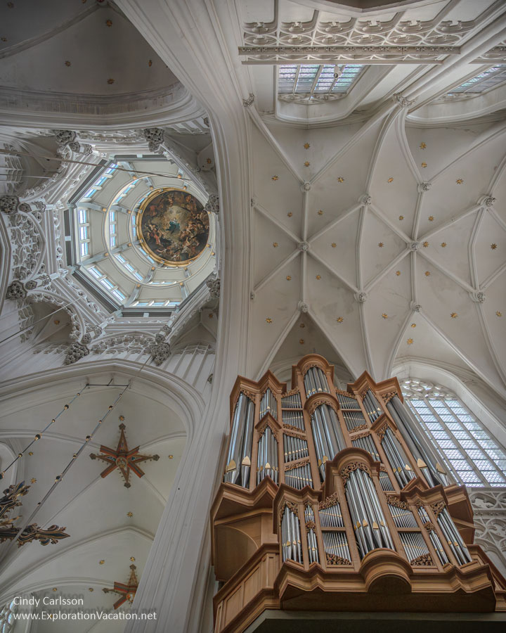 Photo of the interior of Cathedral of our Lady in Antwerp Belgium (Photo &copy; Cindy Carlsson at ExplorationVacation.net)