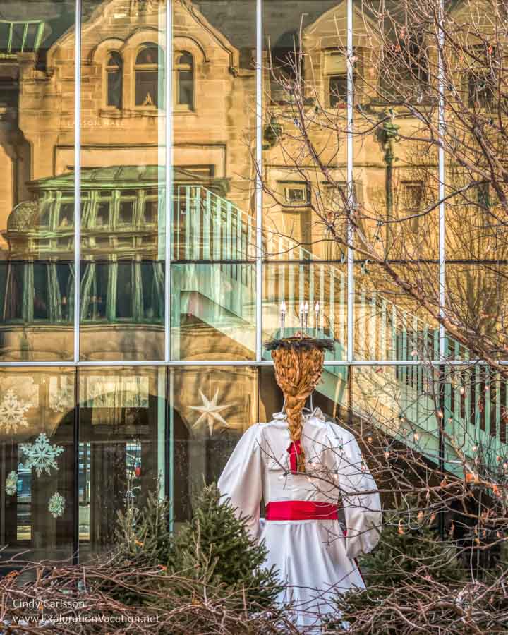 figure representing Santa Lucia with Turnblad mansion