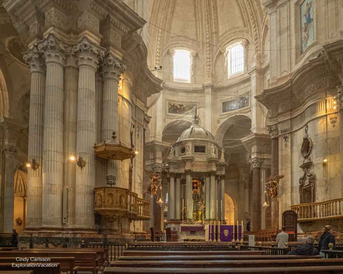 photo of interior of Cadiz Cathedral