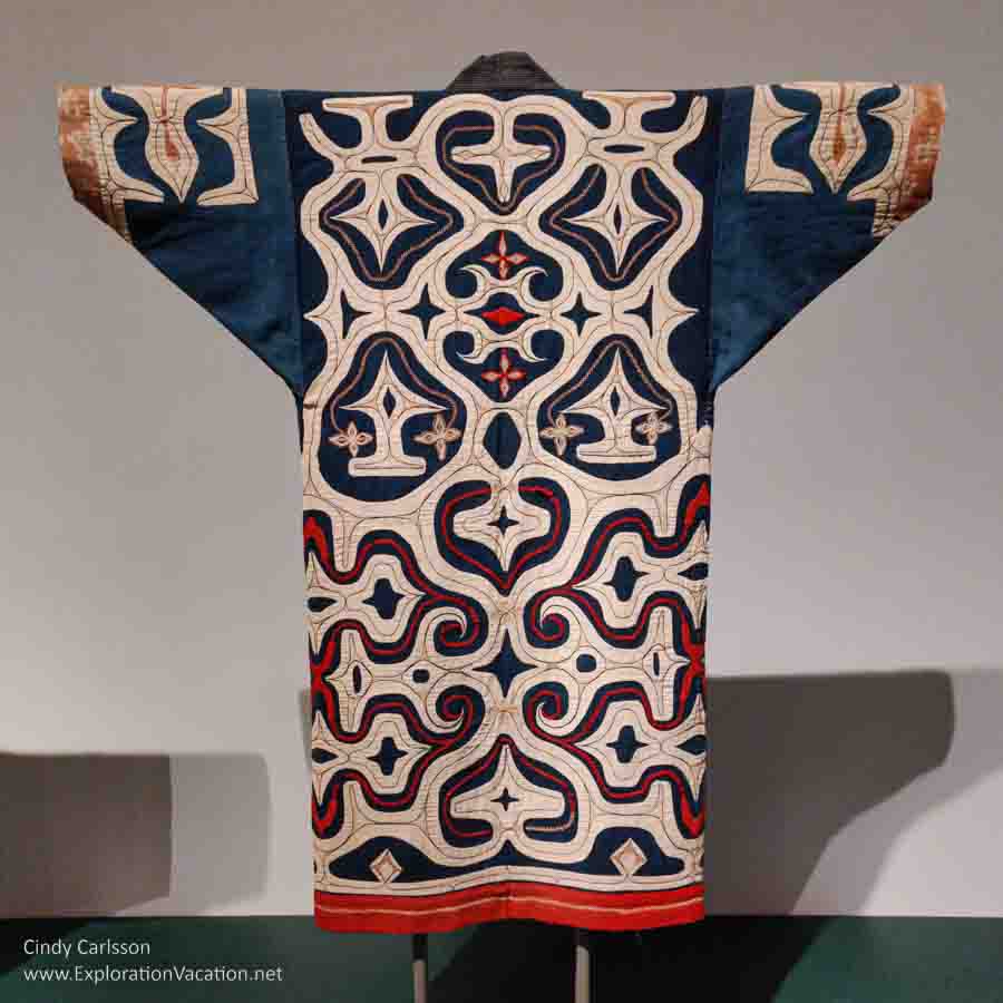 Photo of a cotton Ainu robe from the late 19th century on display in Dressed by Nature: Japanese Textiles at the Minneapolis Institute of Arts (Mia) in Minnesota © Cindy Carlsson - ExplorationVacation.net