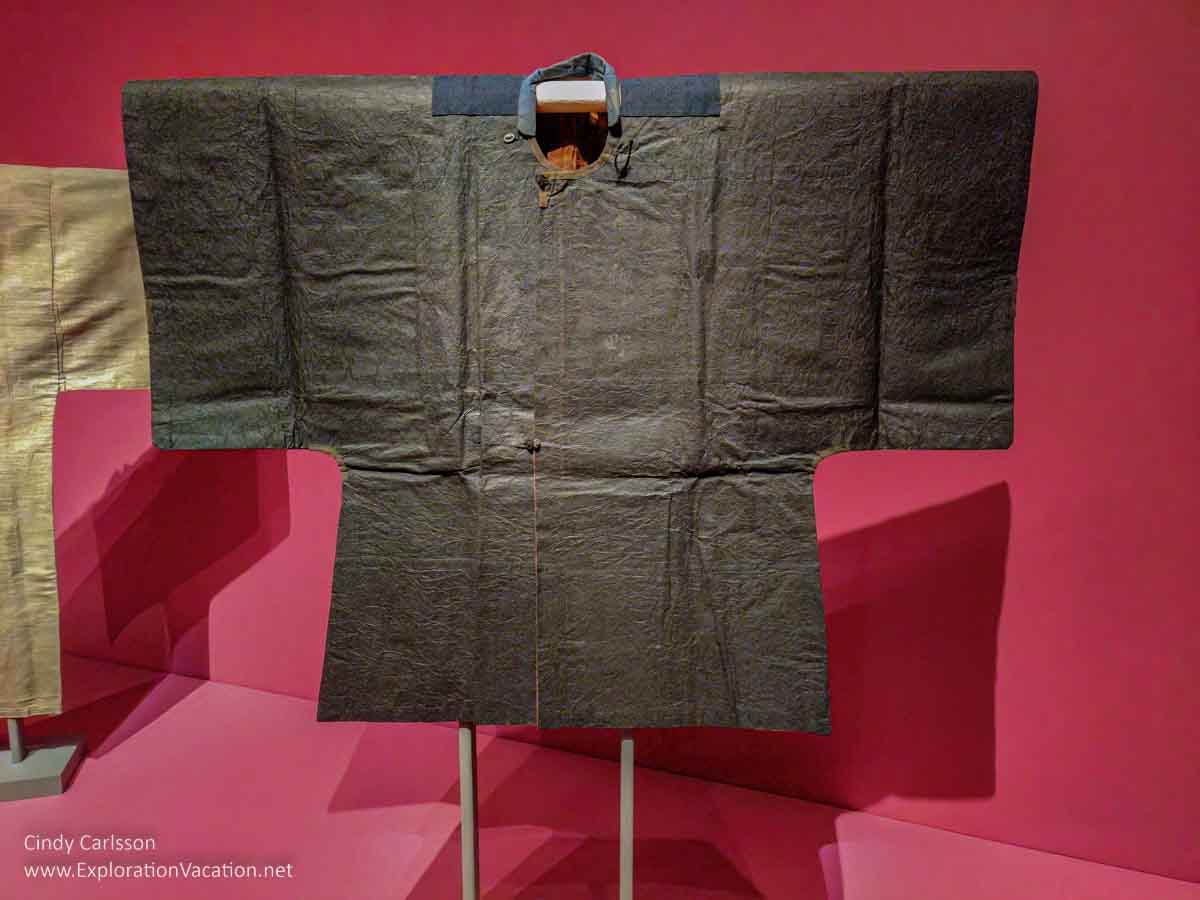 Photo of a paper raincoat on display in Dressed by Nature: Textiles of Japan at the Minneapolis Institute of Arts (Mia) in Minnesota © Cindy Carlsson - ExplorationVacation.net