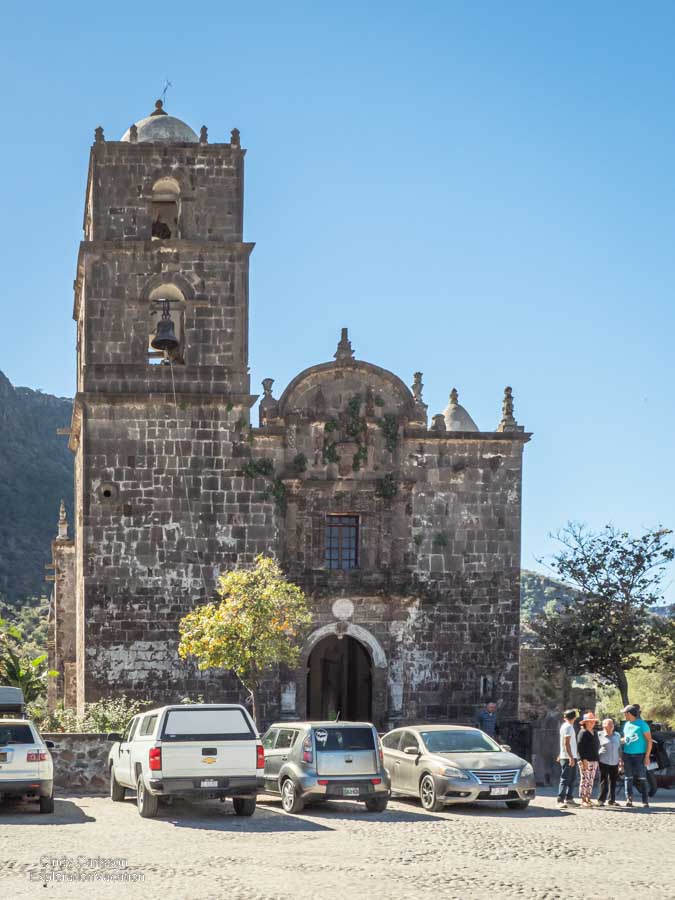 photo of front of Mission San Javier (Misi&oacute;n San Francisco Javier de Vigg&eacute;-Biaund&oacute;) in Loreto Baja Mexico &copy; Cindy Carlsson at ExplorationVacation.net