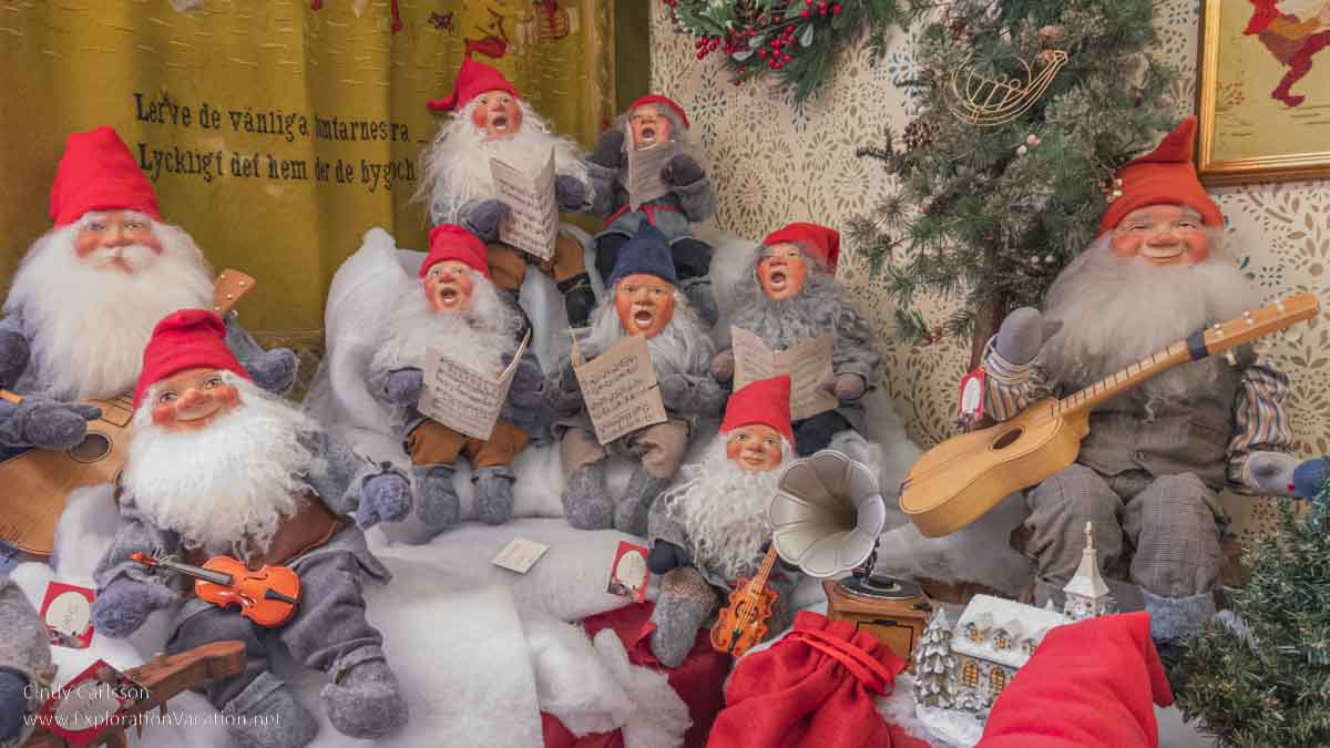 Photo of a group of elf carolers accompanied by guitars and fiddles at the Tyynel&auml; Elf Village (Tyynel&auml;n Tonttukyl&auml;) in Larsmo, Finland. (Photos &copy; Cindy Carlsson at ExplorationVacation.net)