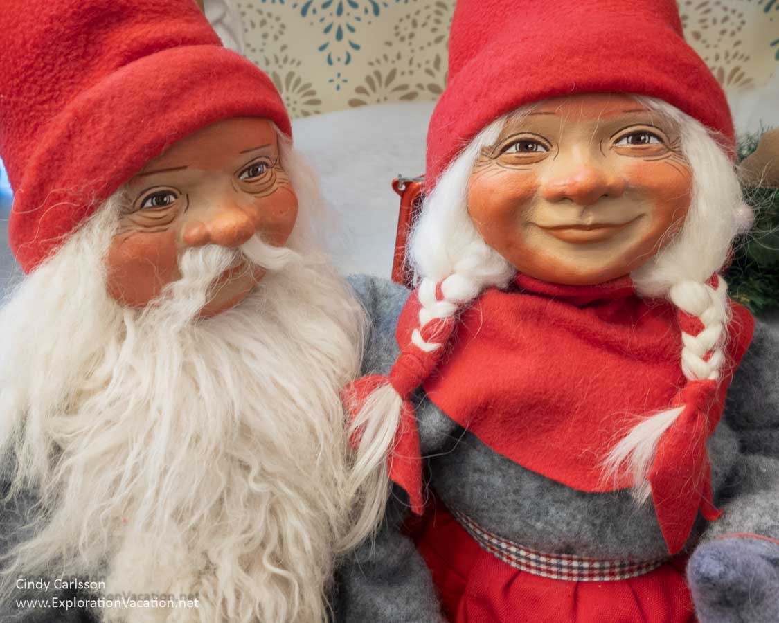 A male and a female elf.